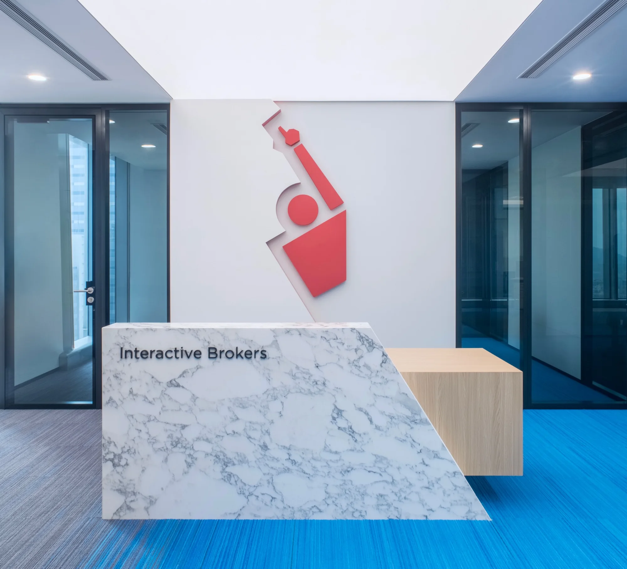 Geometrically Balanced Lobby