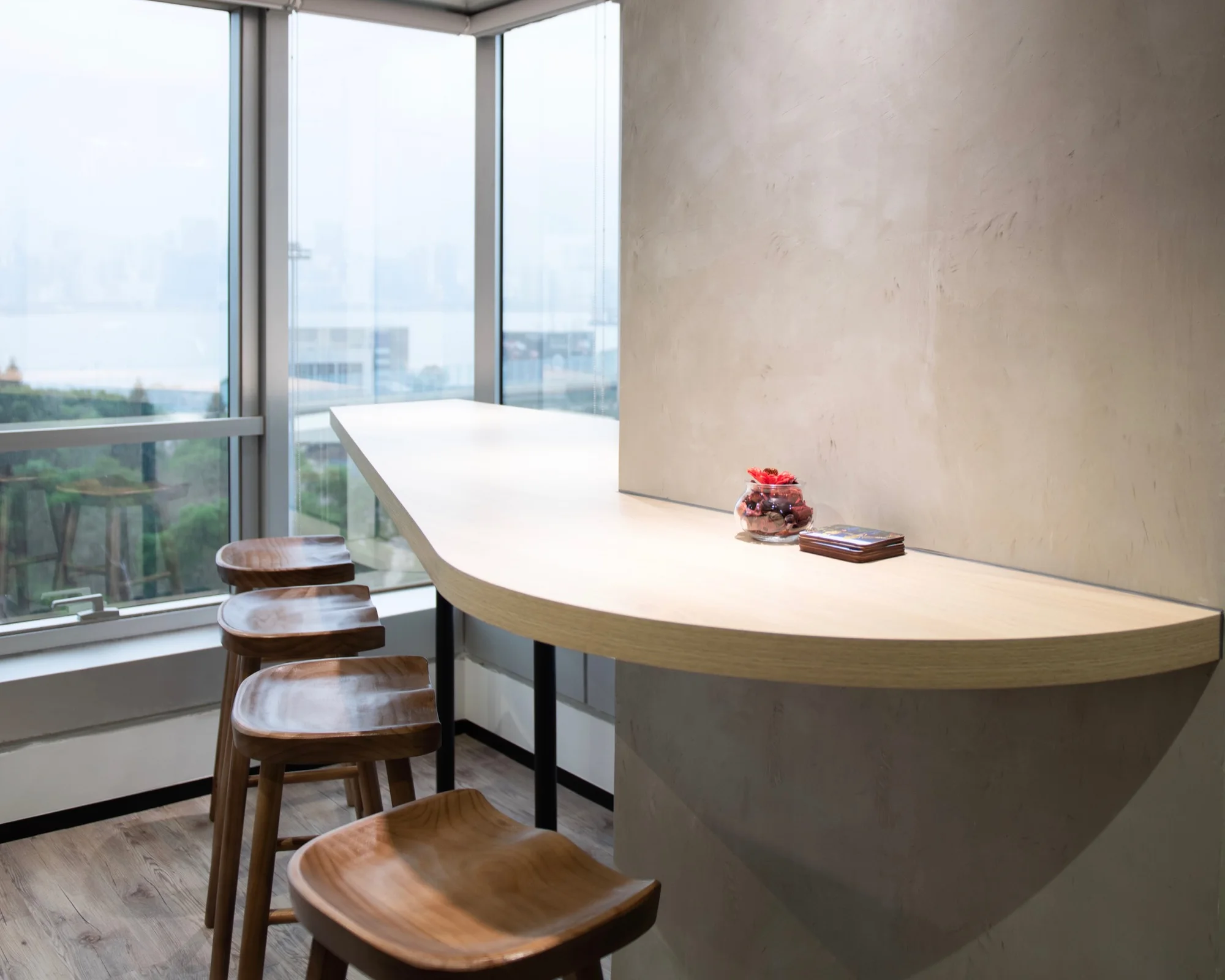 Counter-seating with Sea View