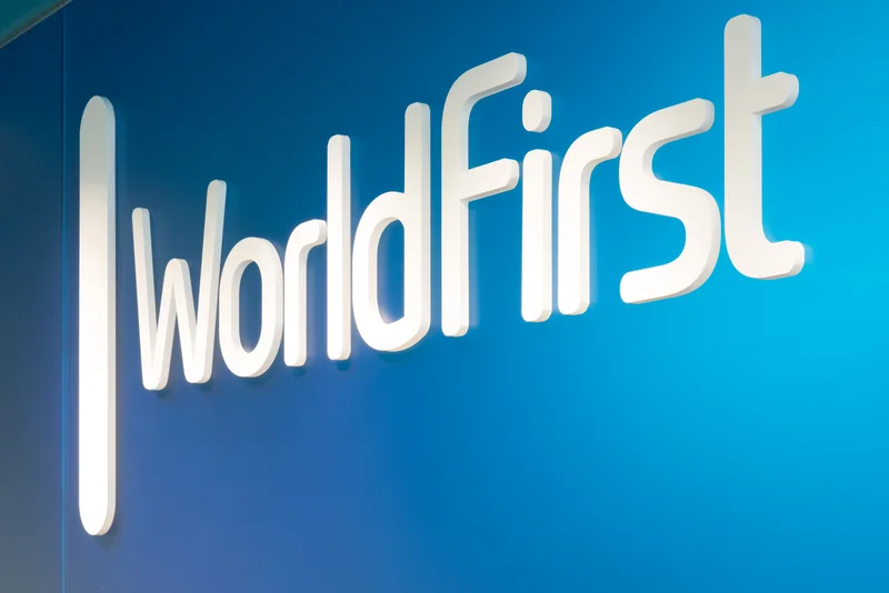 Pro-Teamwork Workplace for FinTech Expansion